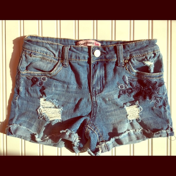 Almost Famous too Denim Shorts - Picture 1 of 5